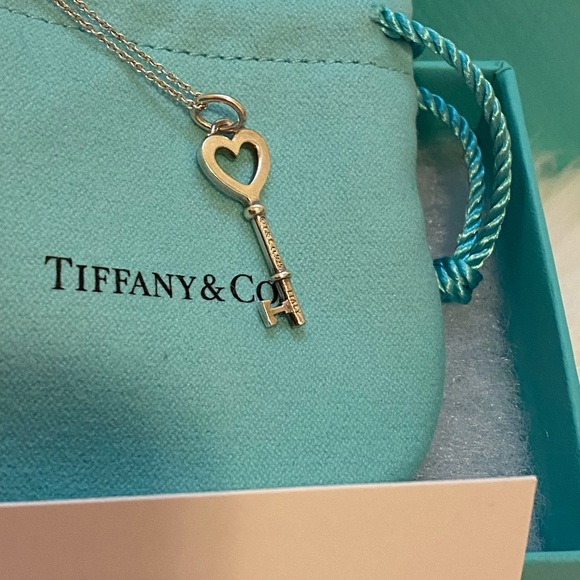 💯Authentic Tiffany Heart Mini key (EUC) + 24” chain (Practically New) - Picture 5 of 7